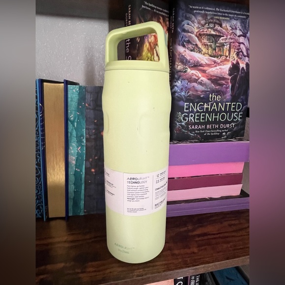 Stanley The Aeroflow Ice Flow Bottle Light Lime Green 24 OZ New - Picture 2 of 3